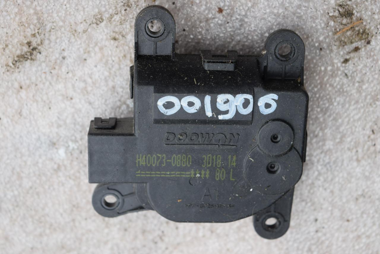 моторчик заслонки печки Hyundai Solaris 1 поколение 2013, 1.4 л., бензин, МКПП, H400730880 - фото №1
