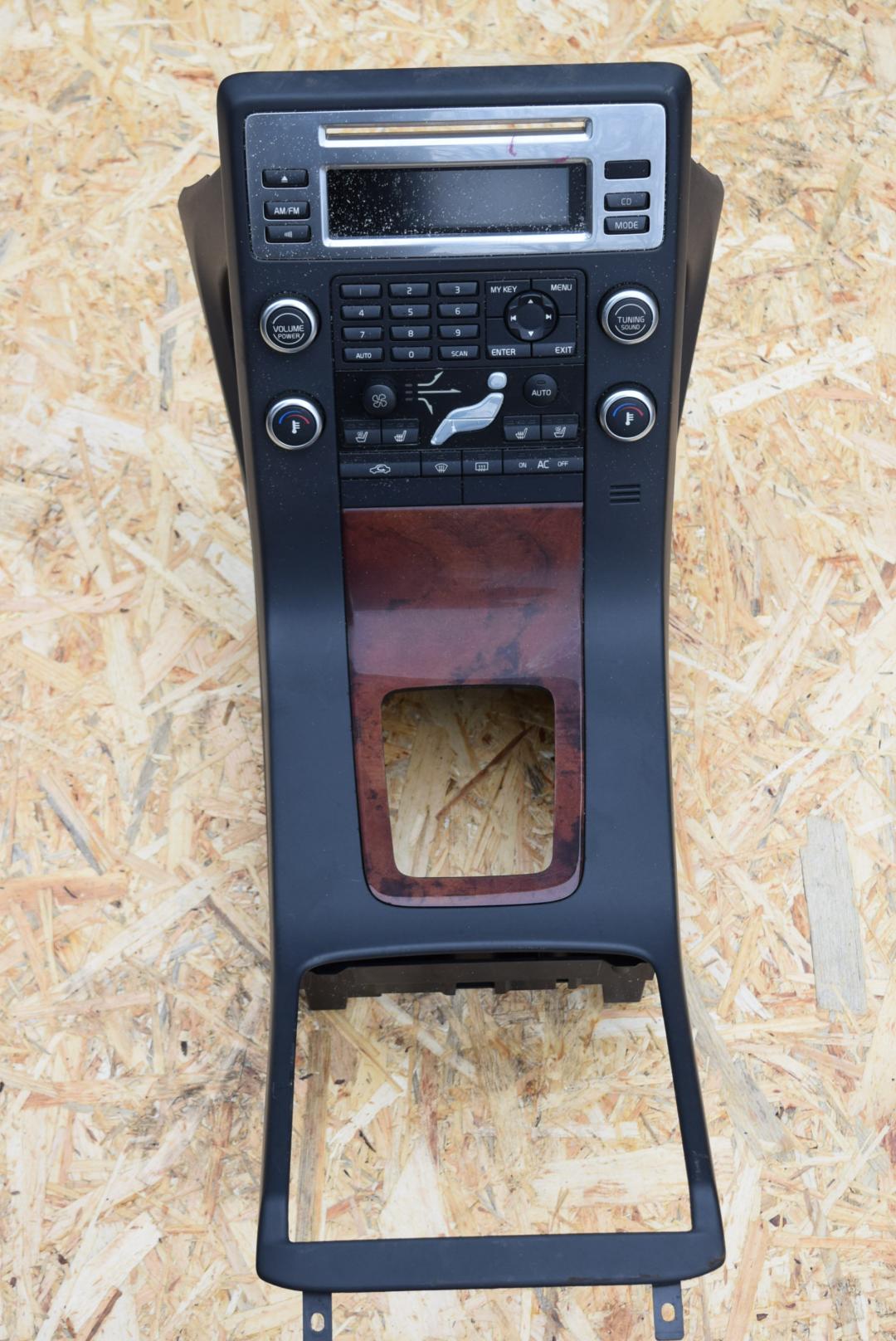 консоль салона Volvo V70 3 поколение 2008, 2.5 л., B 5254 T6, бензин, АКПП, универсал - фото №1