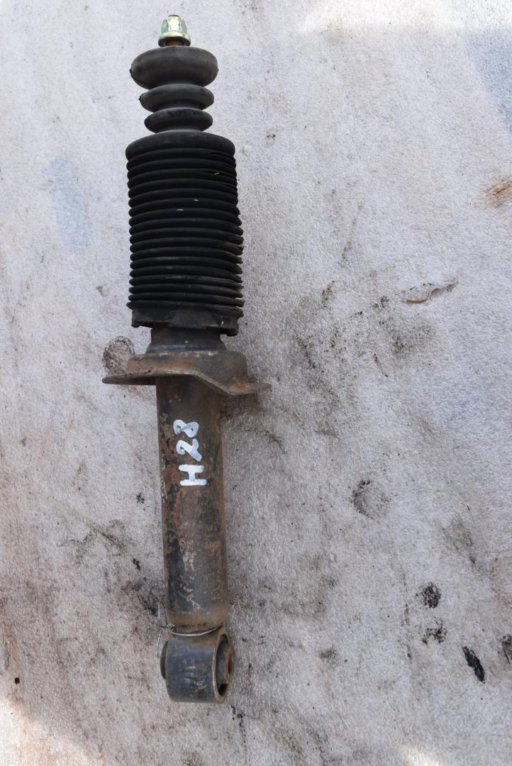 амортизатор задний Nissan Primera P11 1998, 2.0 л., бензин, 562102F000 - фото №1