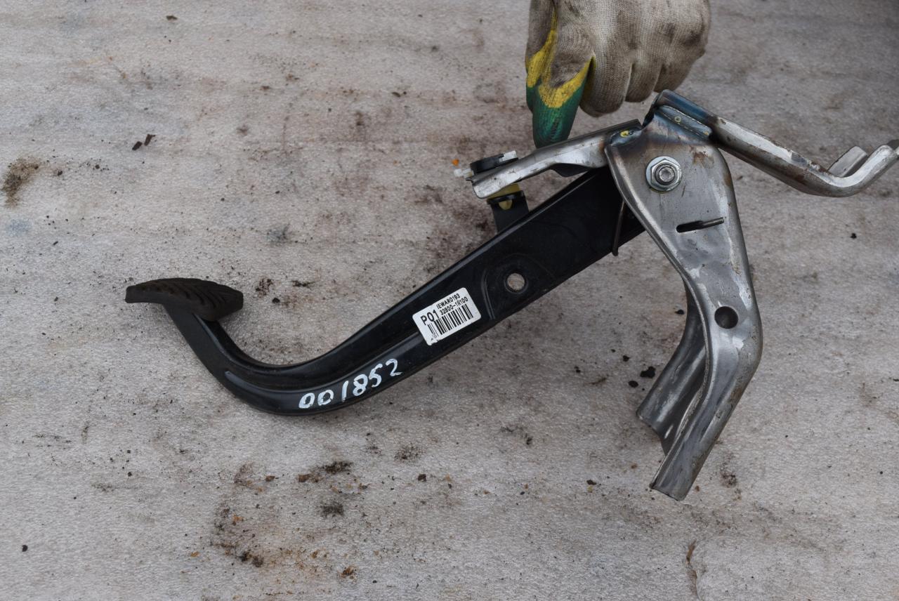 педаль тормоза Hyundai Solaris 1 поколение 2013, 1.4 л., бензин, МКПП, 328001R100 - фото №1