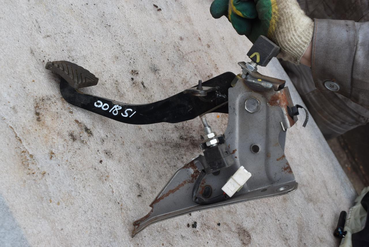 педаль сцепления Hyundai Solaris 1 поколение 2013, 1.4 л., бензин, МКПП, 328021R100 - фото №1