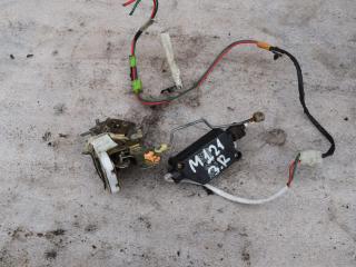 замок двери задней правой Mazda 121 2 поколение 1996, бензин