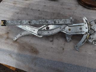 стеклоподъемник передний правый Volkswagen Passat B4 1995, 1.8 л., бензин, 357837402