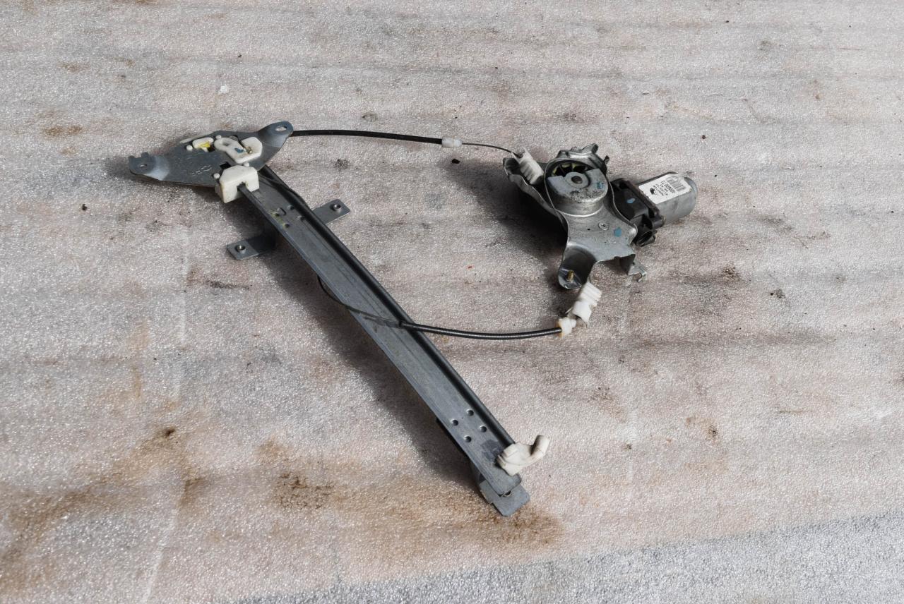 стеклоподъемник задний правый Nissan Almera Tino V10 2000, 2.2 л., дизель - фото №1