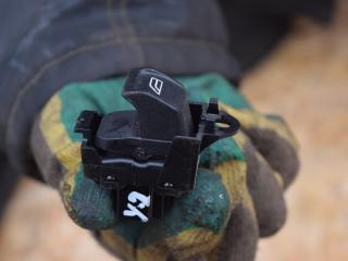 кнопка стеклоподъемника двери задней Volvo V70 3 поколение 2008, 2.5 л., B 5254 T6, бензин, АКПП, универсал, 30773273