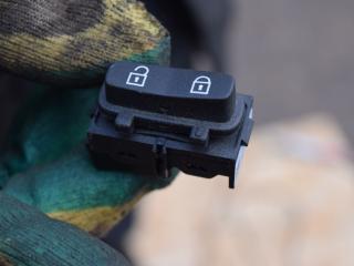 кнопка центрального замка Volvo V70 3 поколение 2008, 2.5 л., B 5254 T6, бензин, АКПП, универсал, 30710475