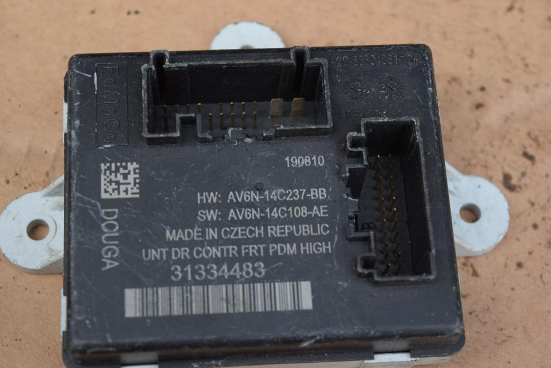 блок комфорта Volvo S60 2 поколение 2011, 2.0 л., дизель, АКПП, серый, седан, правый руль, 31334483 - фото №1