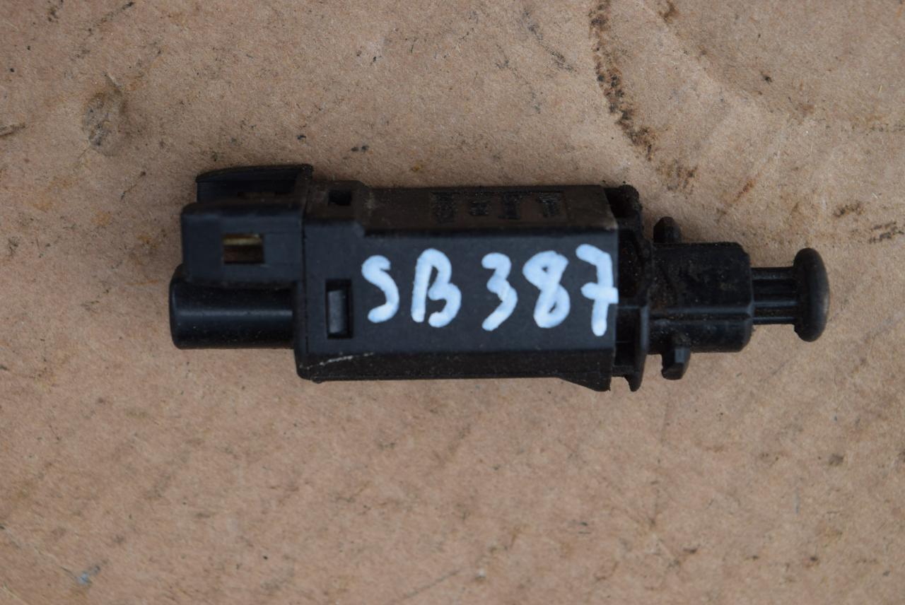 выключатель концевой (концевик) Volkswagen Passat B5 1999, 1.9 л., дизель, МКПП, седан, 191945515A - фото №1