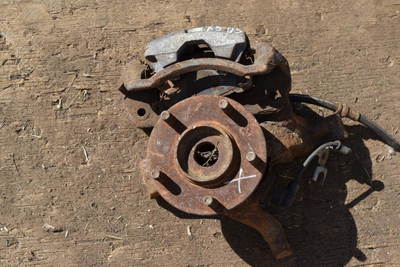 ступица передняя левая Mazda Xedos 6 1 поколение 1998, 2.0 л., бензин - фото №1