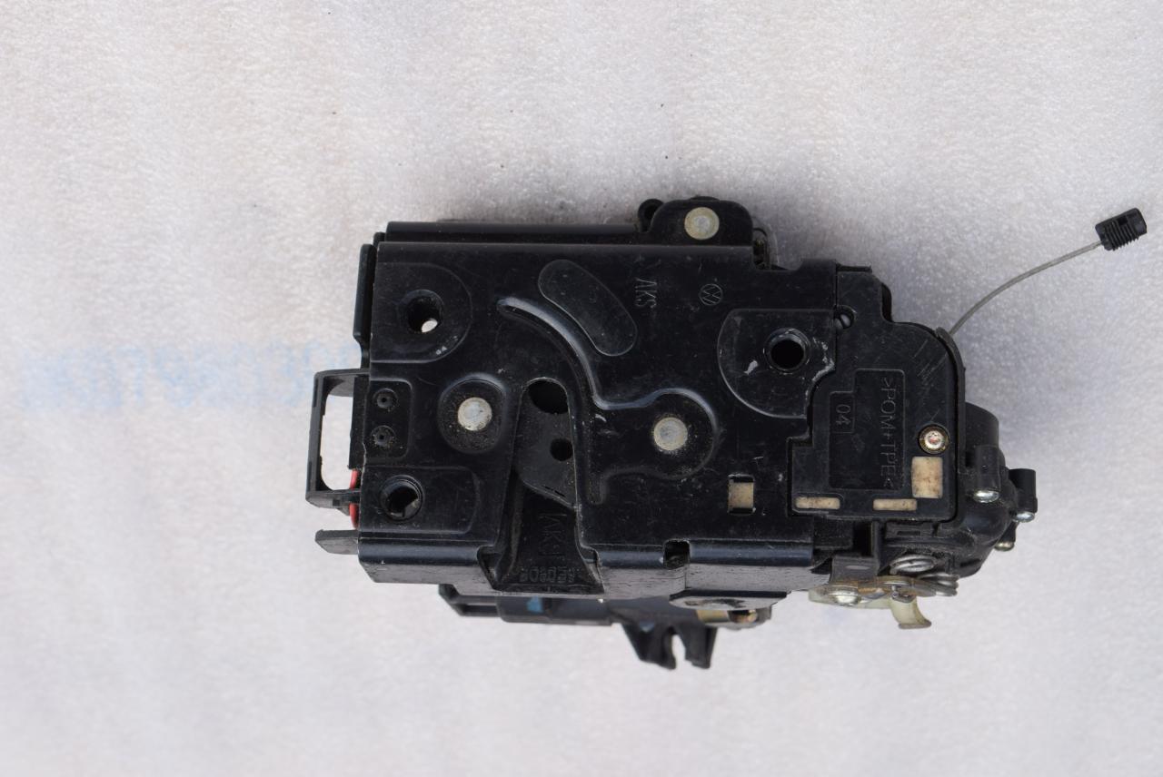 замок двери передней левой Volkswagen Golf 4 поколение 1999, 1.9 л., AGR, дизель, МКПП, хетчбэк 5 дв., C6X1837013H - фото №1