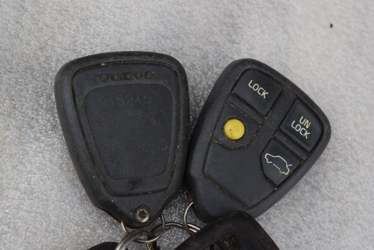 Брелок (пульт дистанционного управления) Volvo V70 2 поколение 2002, 2.5 л., дизель, МКПП, универсал, 9452457 - фото №1