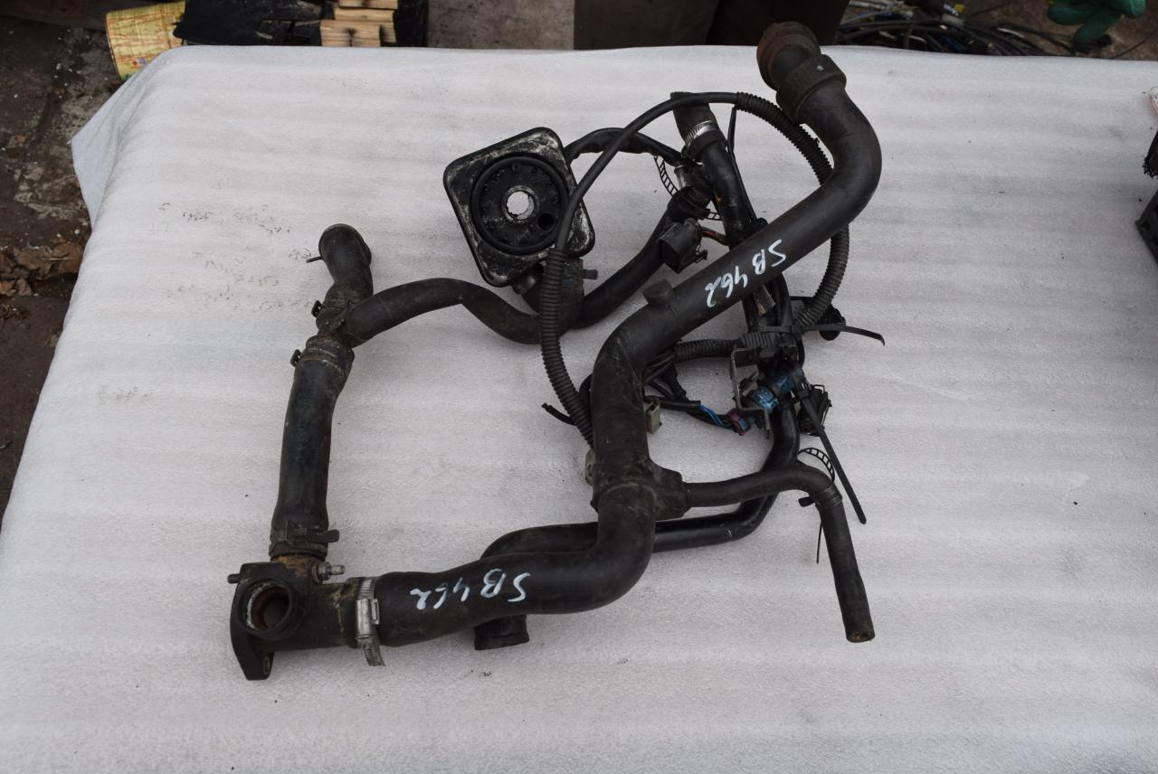 патрубок (трубопровод, шланг) Audi A4 B5 1998, 1.9 л., дизель, МКПП, универсал, 048121063, 058121058B, 028121065L - фото №1