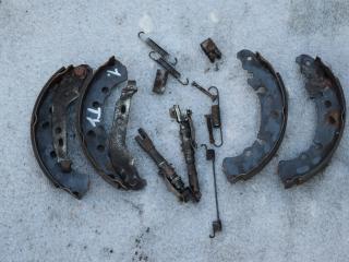 механизм развода задних тормозных колодок Toyota Yaris XP9 2008, 1.4 л., 1ND-TV, дизель, МКПП, хетчбэк 5 дв., 470610D040, 049420D050