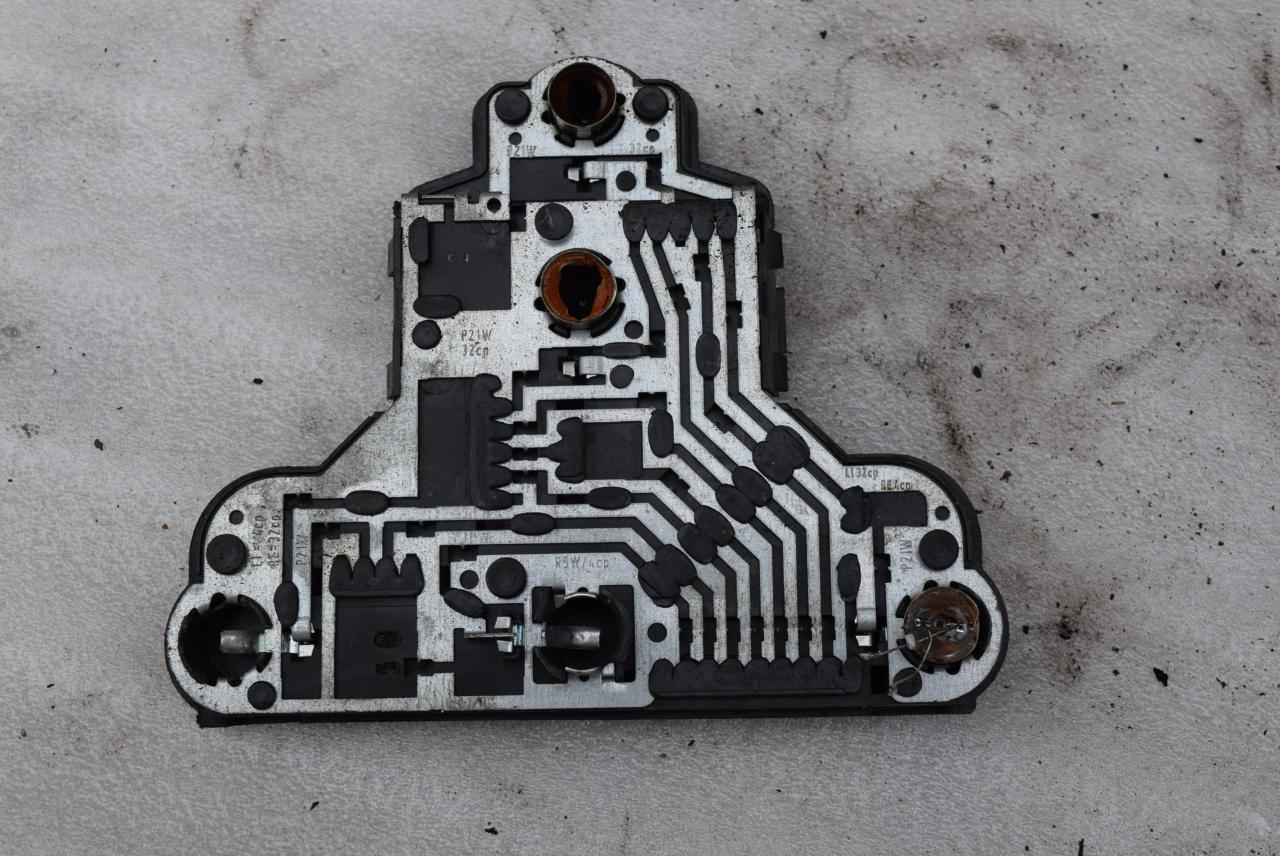 панель заднего левого фонаря Volkswagen Golf 3 поколение 1997, 1.9 л., TDi, AFN, дизель, МКПП, хетчбэк 5 дв., 1H6945257 - фото №1