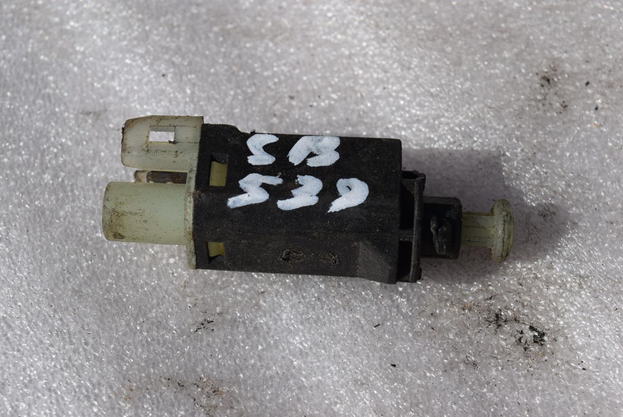 датчик заднего хода (лягушка) Volkswagen Passat B4 1995, 1.9 л., дизель, МКПП, универсал, 322945515 - фото №1