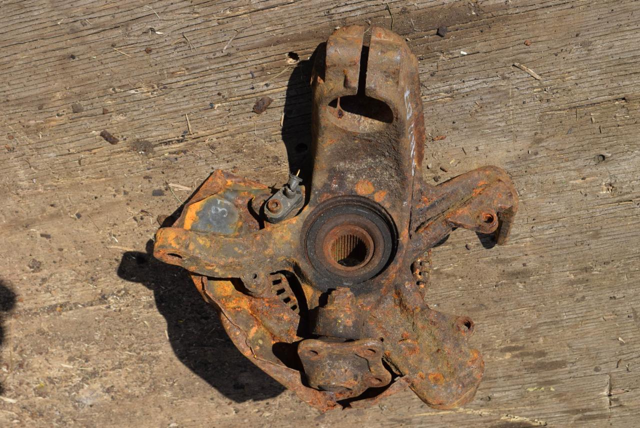 ступица передняя левая Volkswagen Golf 4 поколение 1999, 1.9 л., AGR, дизель, МКПП, хетчбэк 5 дв. - фото №1