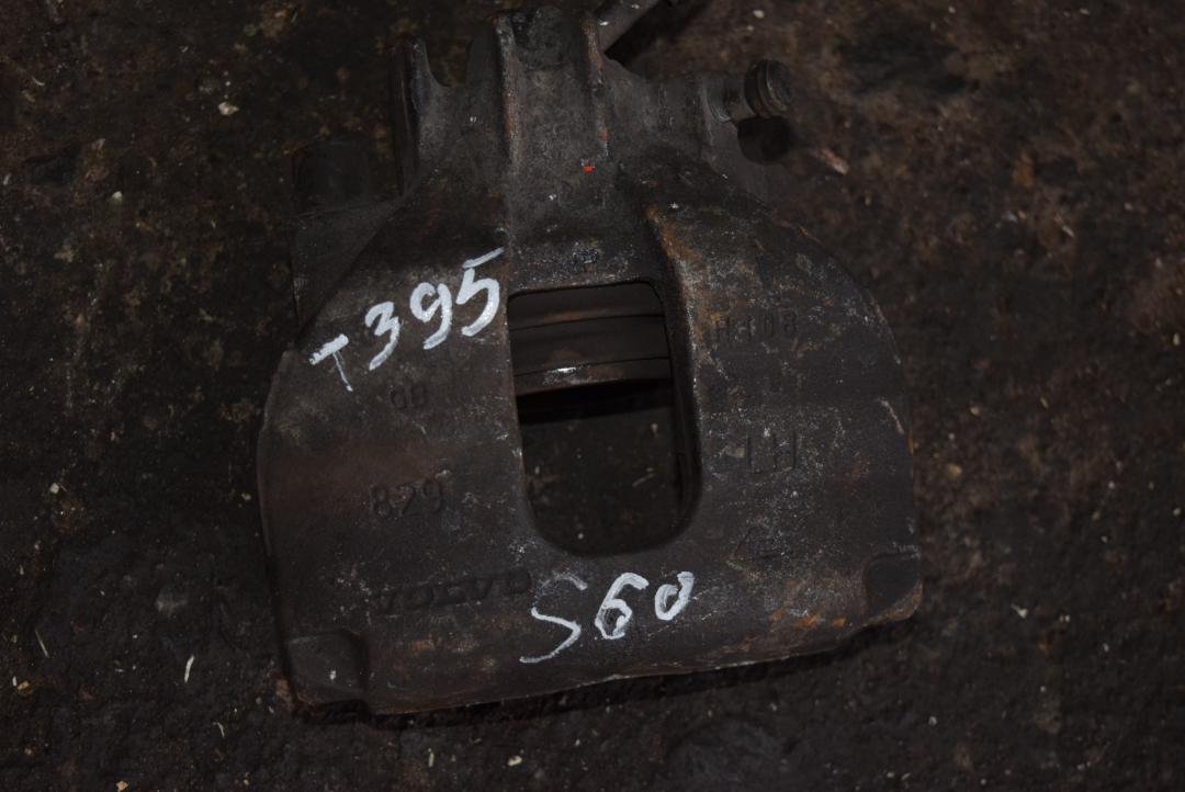 суппорт передний левый Volvo S60 1 поколение 2003, 2.4 л., бензин, АКПП, седан - фото №1