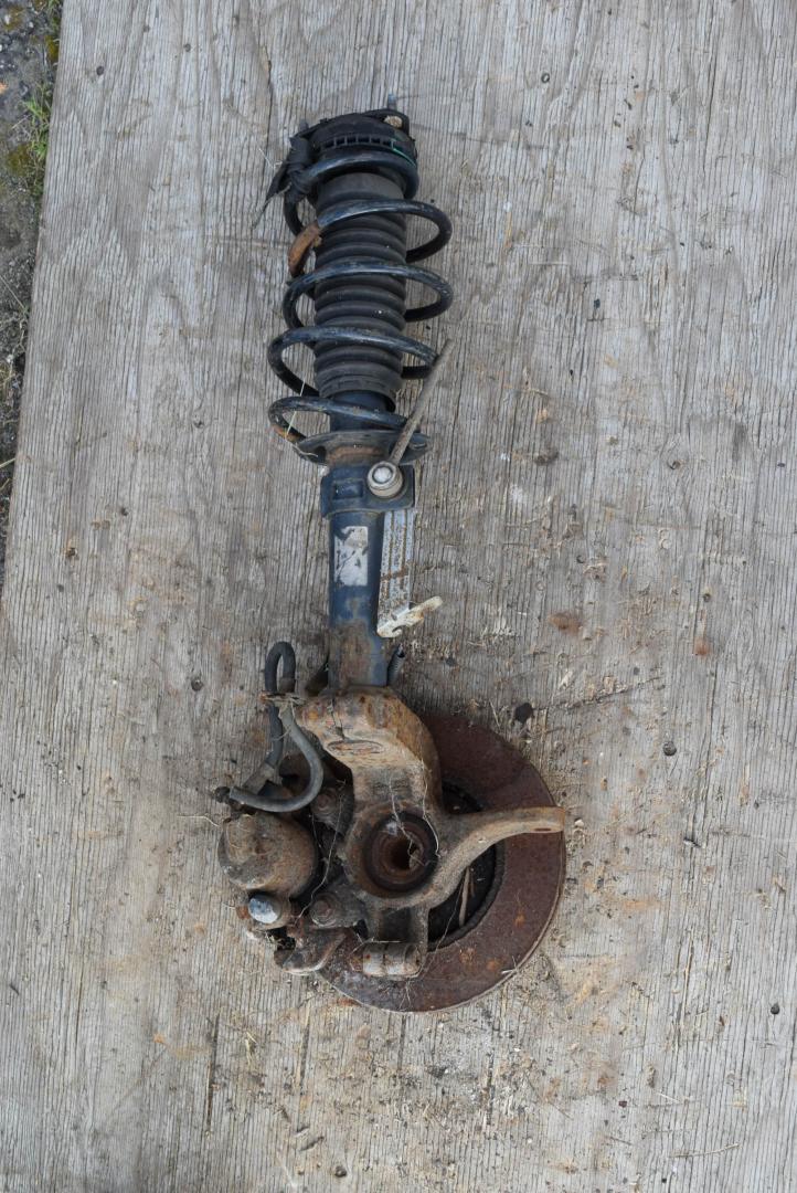 амортизатор передний правый Ford Fiesta 5 поколение 2004, 1.4 л., дизель, МКПП, хетчбэк 5 дв., 2S6118045A - фото №1