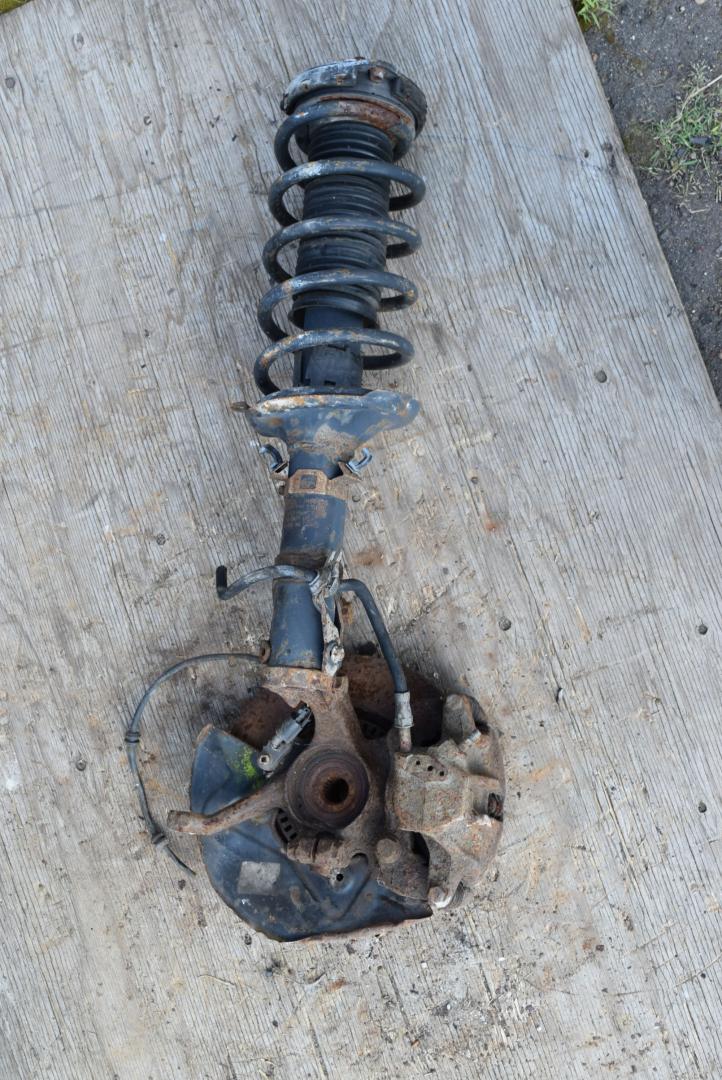 амортизатор передний Volkswagen Polo 4 поколение 2004, 1.4 л., бензин, 6N0412331D, 334810 - фото №1