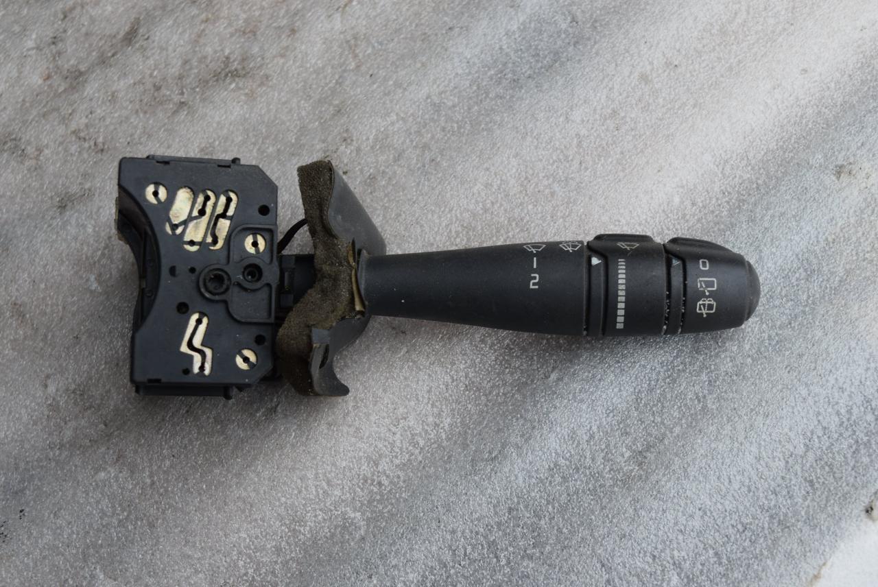 переключатель подрулевой (стрекоза) Renault Laguna 1 поколение 1998, 1.8 л., бензин - фото №1