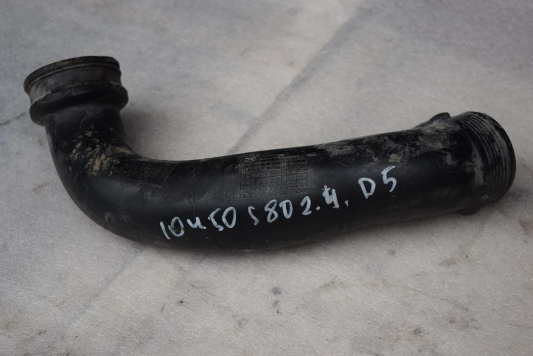 патрубок интеркулера Volvo S80 2 поколение 2007, 2.4 л., дизель, АКПП, седан, правый руль, 6896526 - фото №1