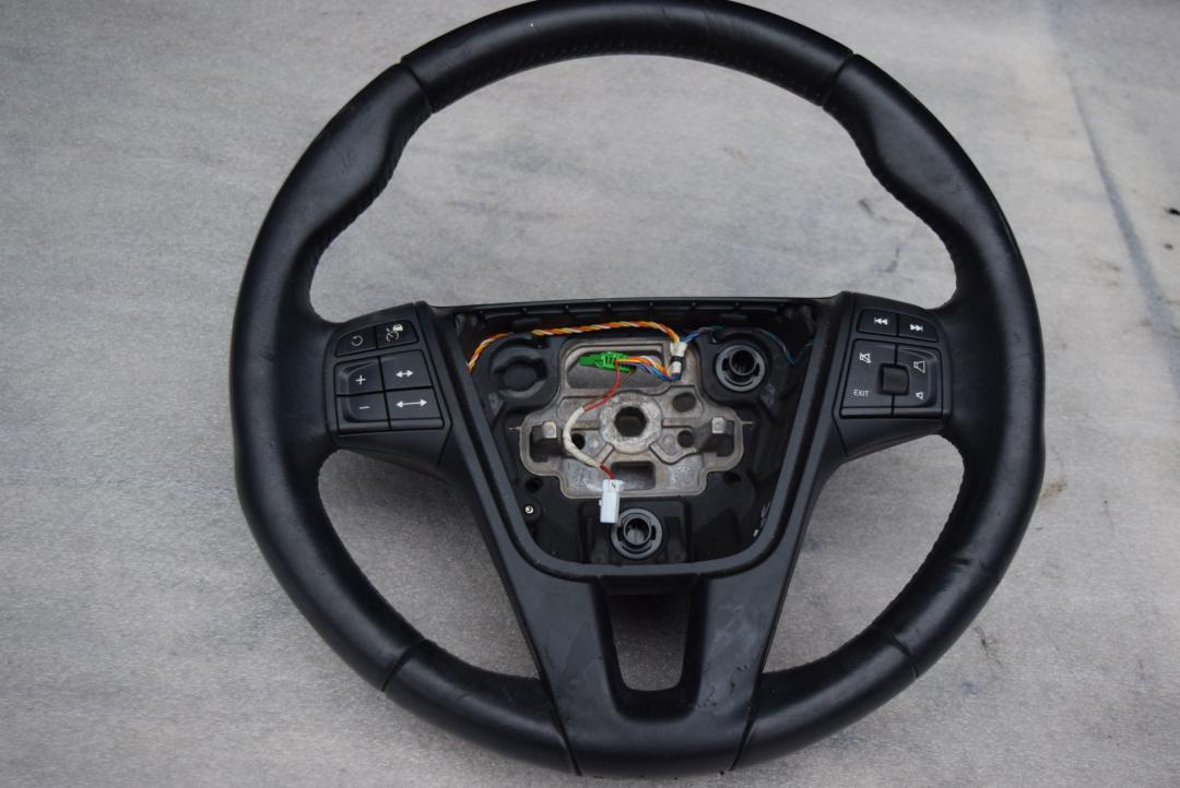 руль Volvo V60 1 поколение 2012, 1.6 л., B 4164 T3, бензин, робот, черный, универсал, передний привод, правый руль - фото №1