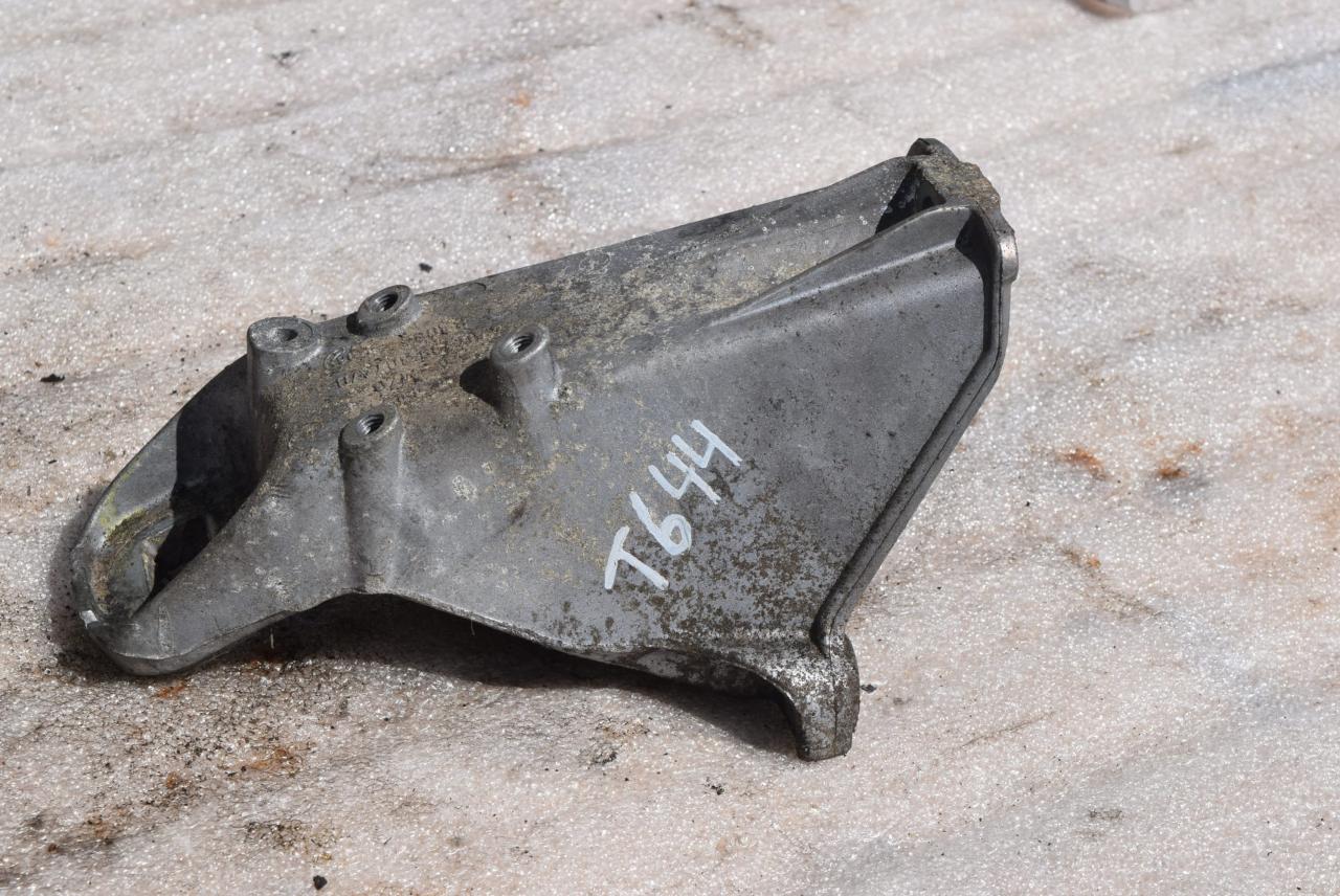 кронштейн двигателя Audi A6 4A/C4 1996, 2.5 л., TDi, AAT, дизель, МКПП, седан, 4A0199307A - фото №1