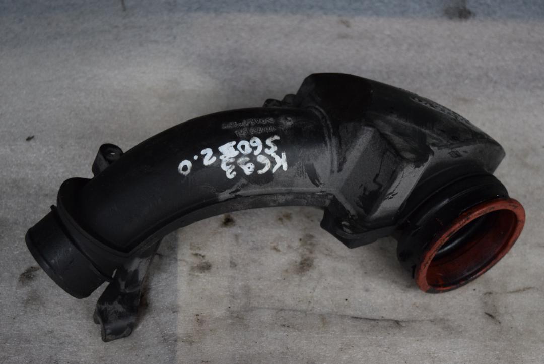 патрубок интеркулера Volvo S60 2 поколение 2011, 2.0 л., дизель, АКПП, серый, седан, правый руль, 31293547 - фото №1