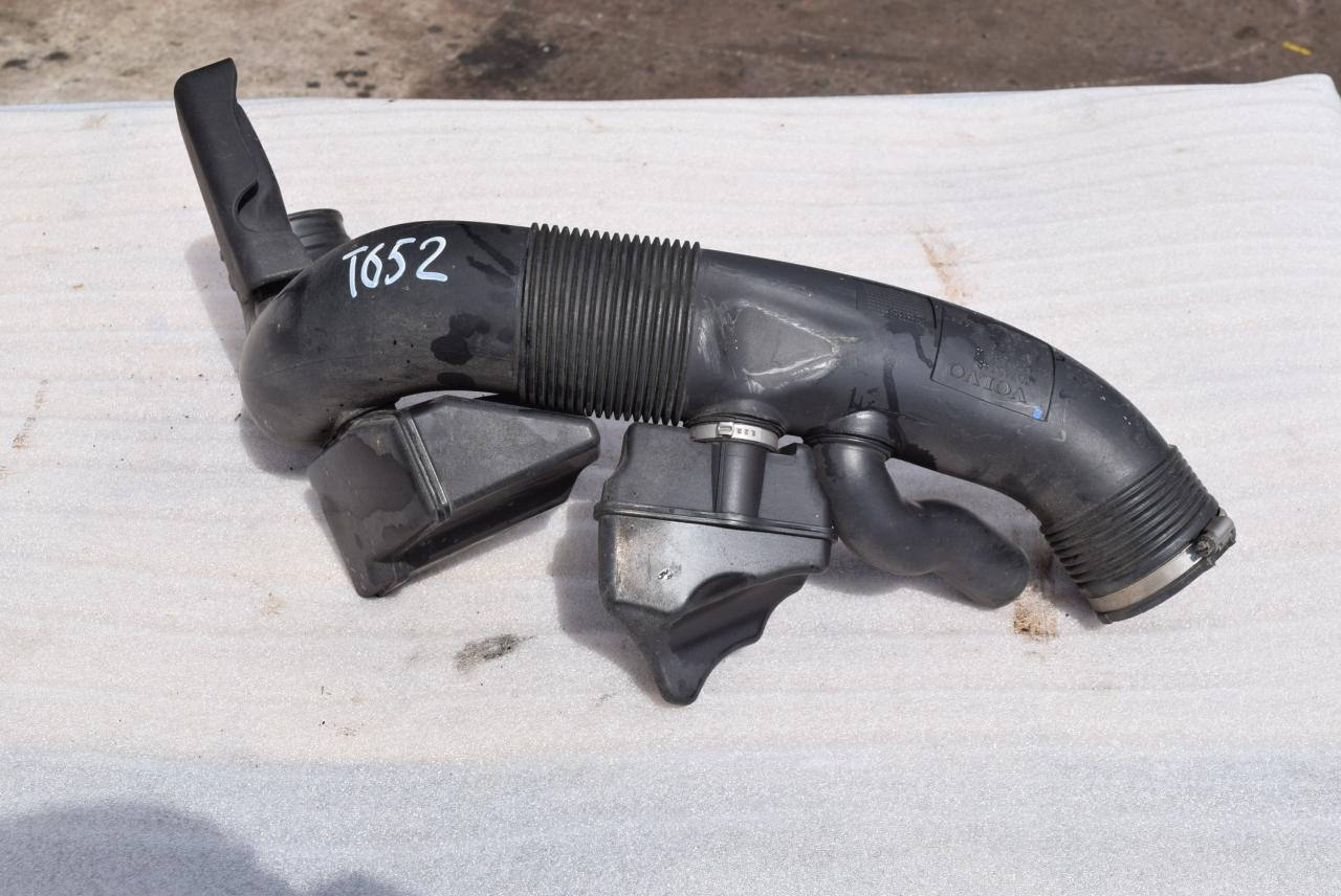 патрубок воздушного фильтра Volvo S80 2 поколение 2008, 3.2 л., i, B 6324 S, бензин, АКПП, седан, передний привод, 30745348 - фото №1