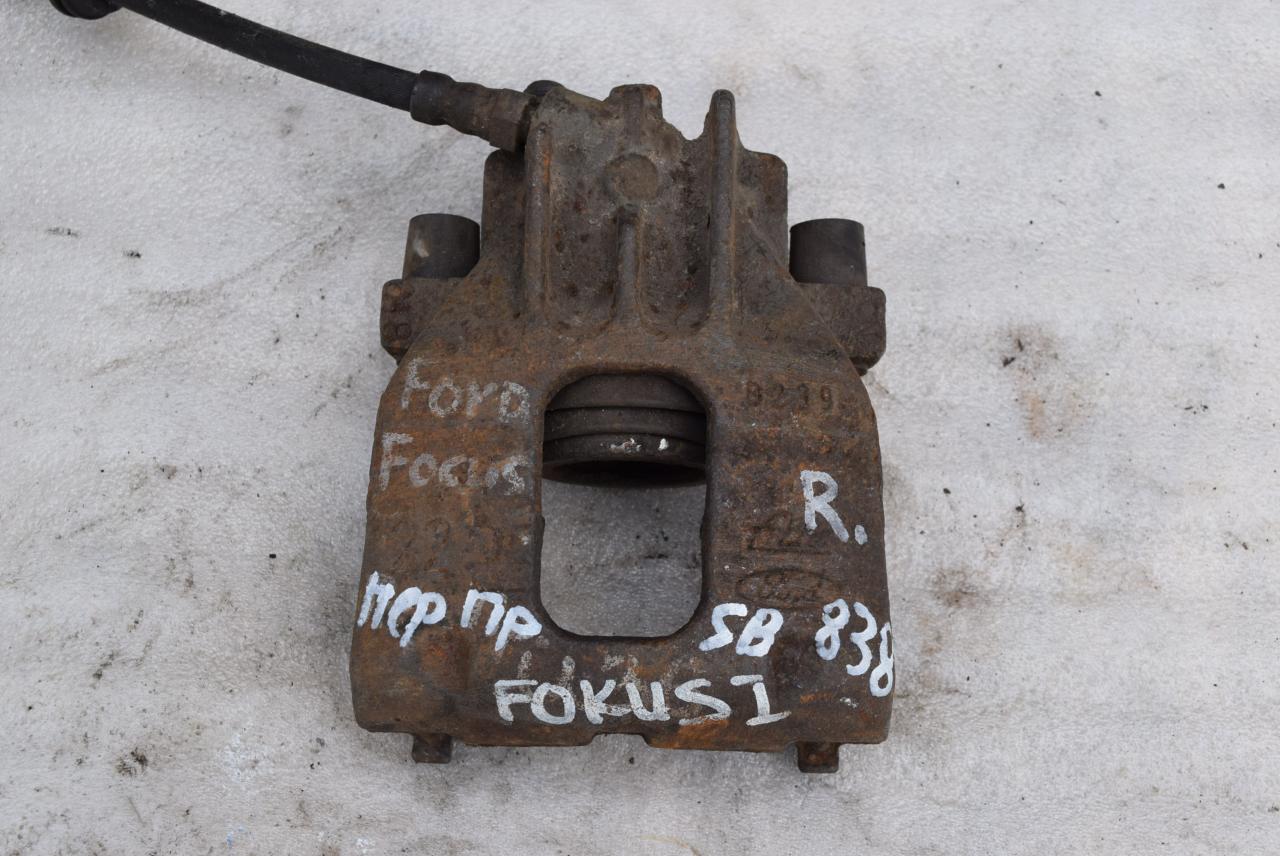 суппорт передний правый Ford Focus 1 поколение 1999, 1.6 л., бензин, АКПП - фото №1