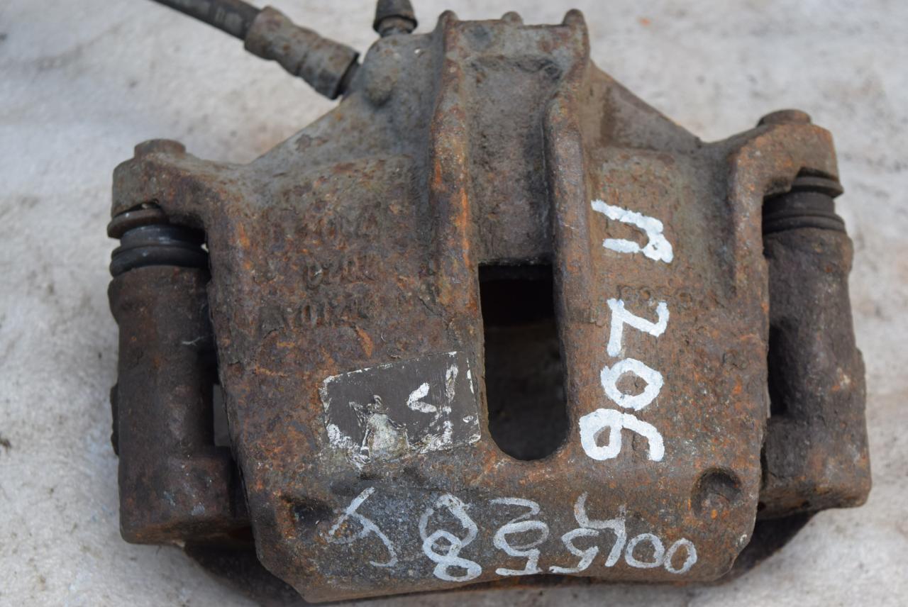 суппорт передний правый Peugeot 206 1 поколение 1999, 1.6 л., бензин, МКПП, хетчбэк 5 дв. - фото №1