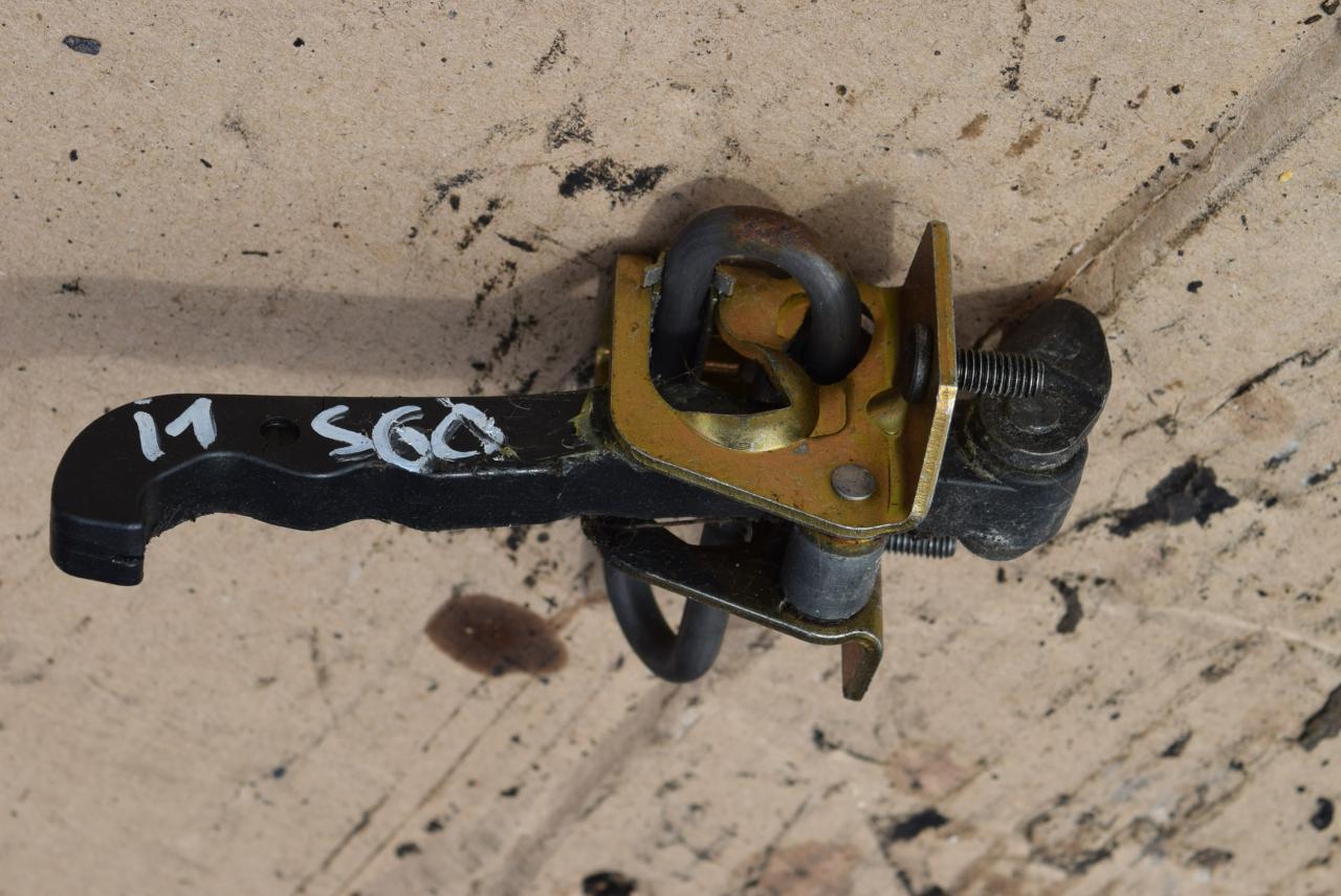 ограничитель открывания двери Volvo S60 1 поколение 2002, 2.4 л., B 5244 S, бензин, МКПП, седан, передний привод - фото №1