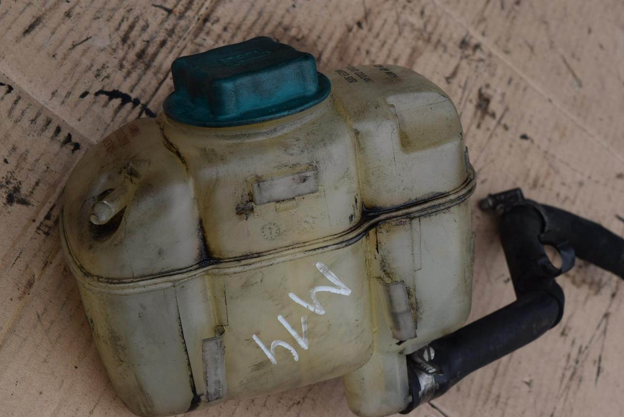 бачок расширительный Volvo V70 2 поколение 2004, 2.4 л., D5, D 5244 T, дизель, АКПП, универсал, передний привод, 30723929, 30723930 - фото №1