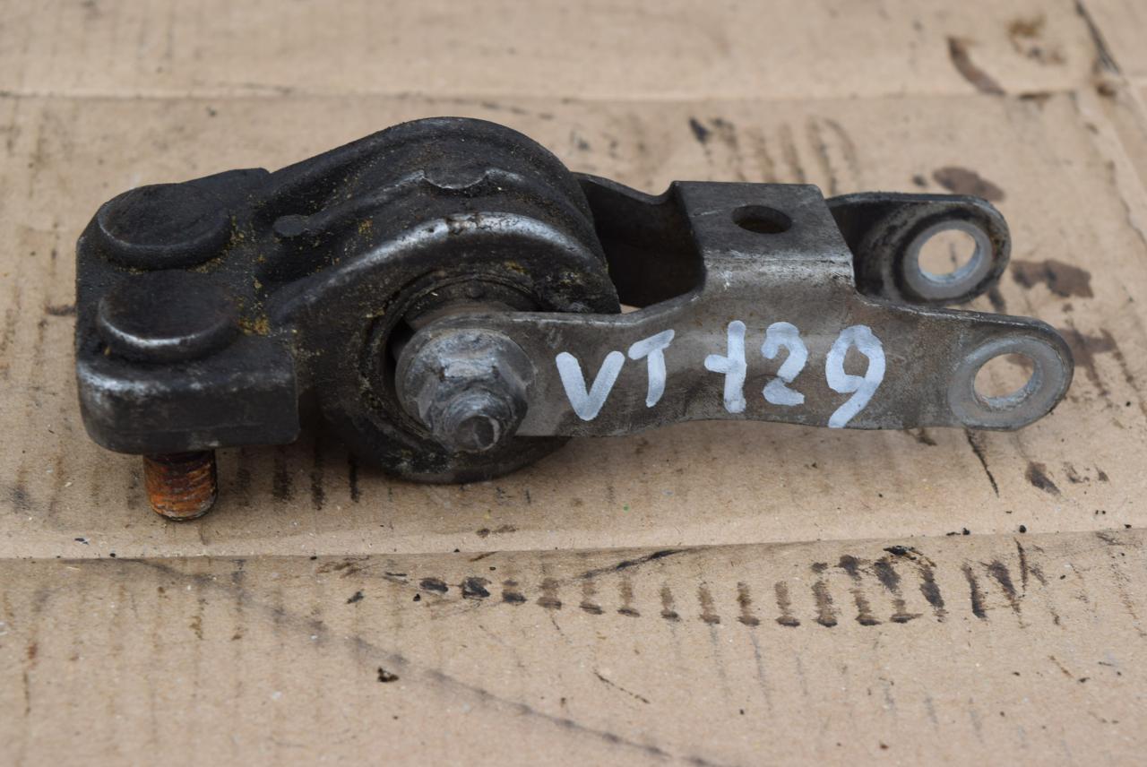 подушка крепления КПП Volvo V70 2 поколение 2000, 2.4 л., i, B 5244 S, бензин, МКПП, седан, 9445335 - фото №1