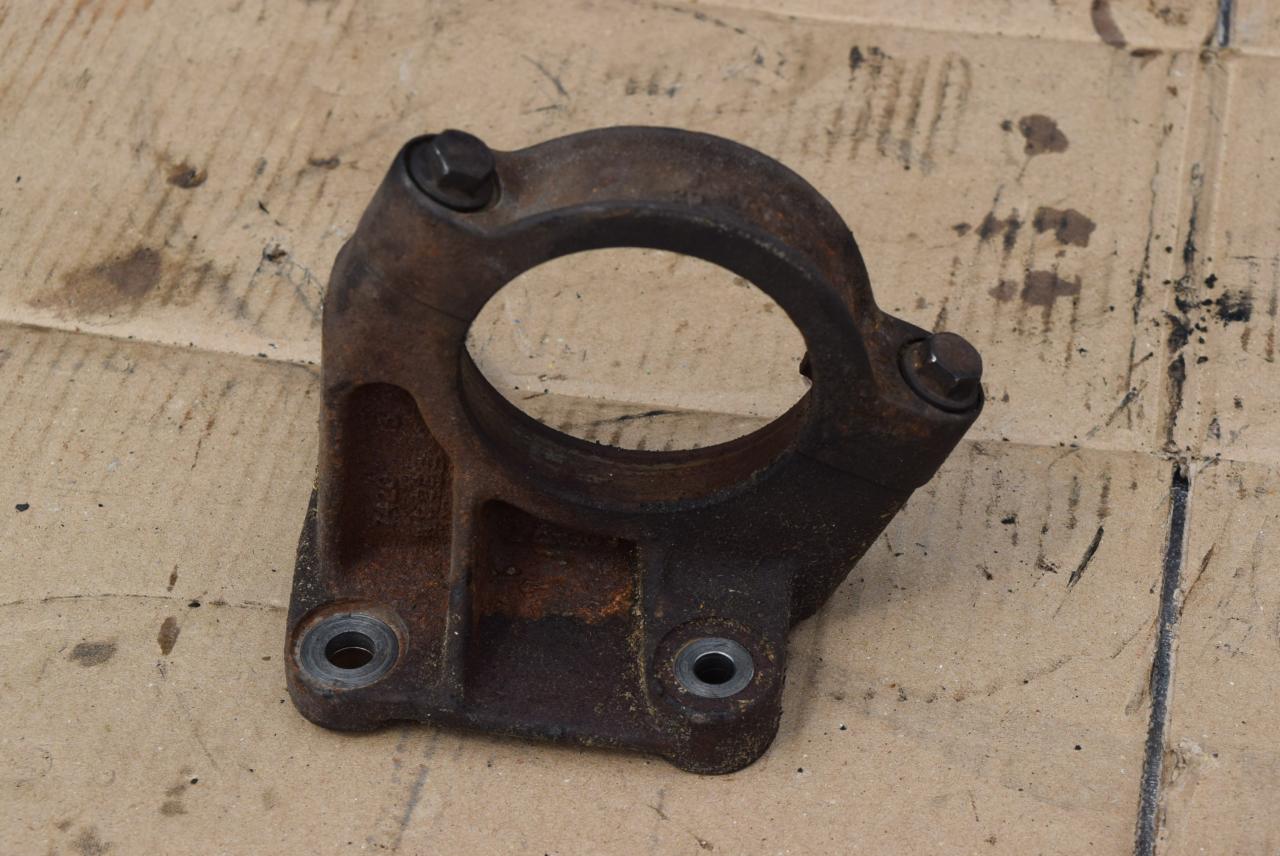 кронштейн полуоси Volvo V70 2 поколение 2000, 2.4 л., i, B 5244 S, бензин, МКПП, седан, 9143465 - фото №1