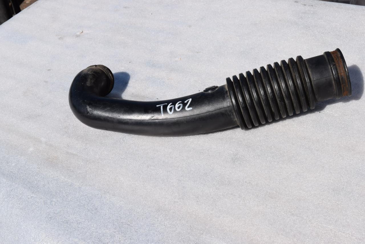 патрубок воздушного фильтра Volvo C30 1 поколение 2006, 1.6 л., i, B 4164 S3, бензин, МКПП, 4M519A673BA - фото №1