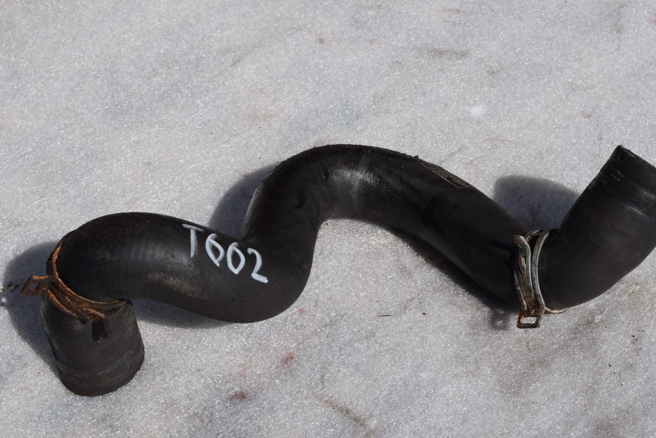 патрубок (трубопровод, шланг) Volvo C30 1 поколение 2006, 1.6 л., i, B 4164 S3, бензин, МКПП, 4M5G8286BH - фото №1