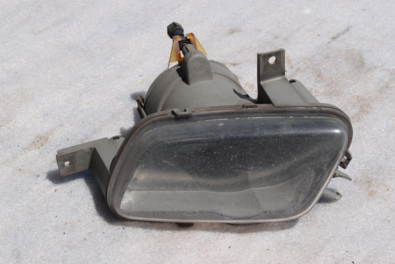 фара противотуманная левая Volvo V70 2 поколение 2004, 2.4 л., D5, D 5244 T, дизель, АКПП, универсал, передний привод, 8693347 - фото №1