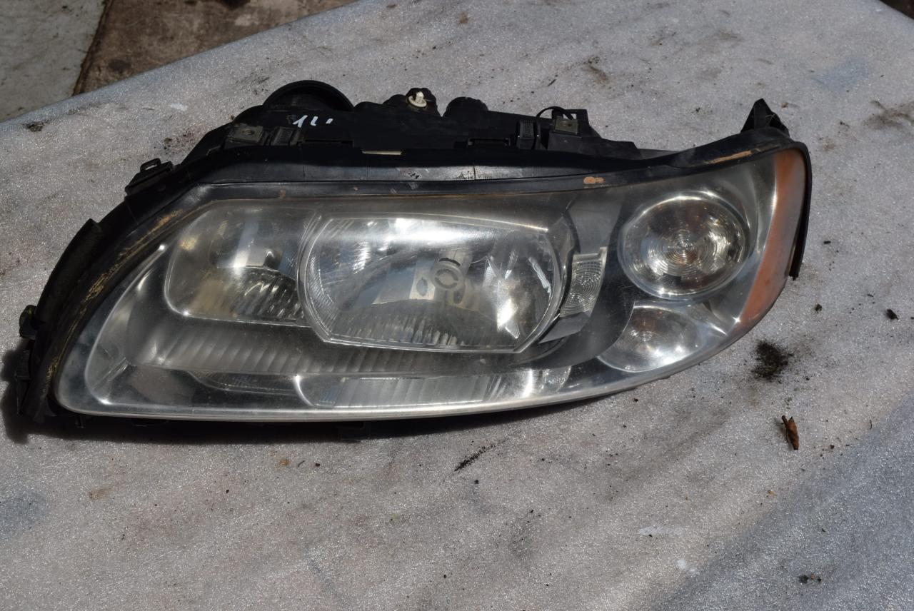 фара левая Volvo V70 2 поколение 2004, 2.4 л., D5, D 5244 T, дизель, АКПП, универсал, передний привод, 30698846 - фото №1