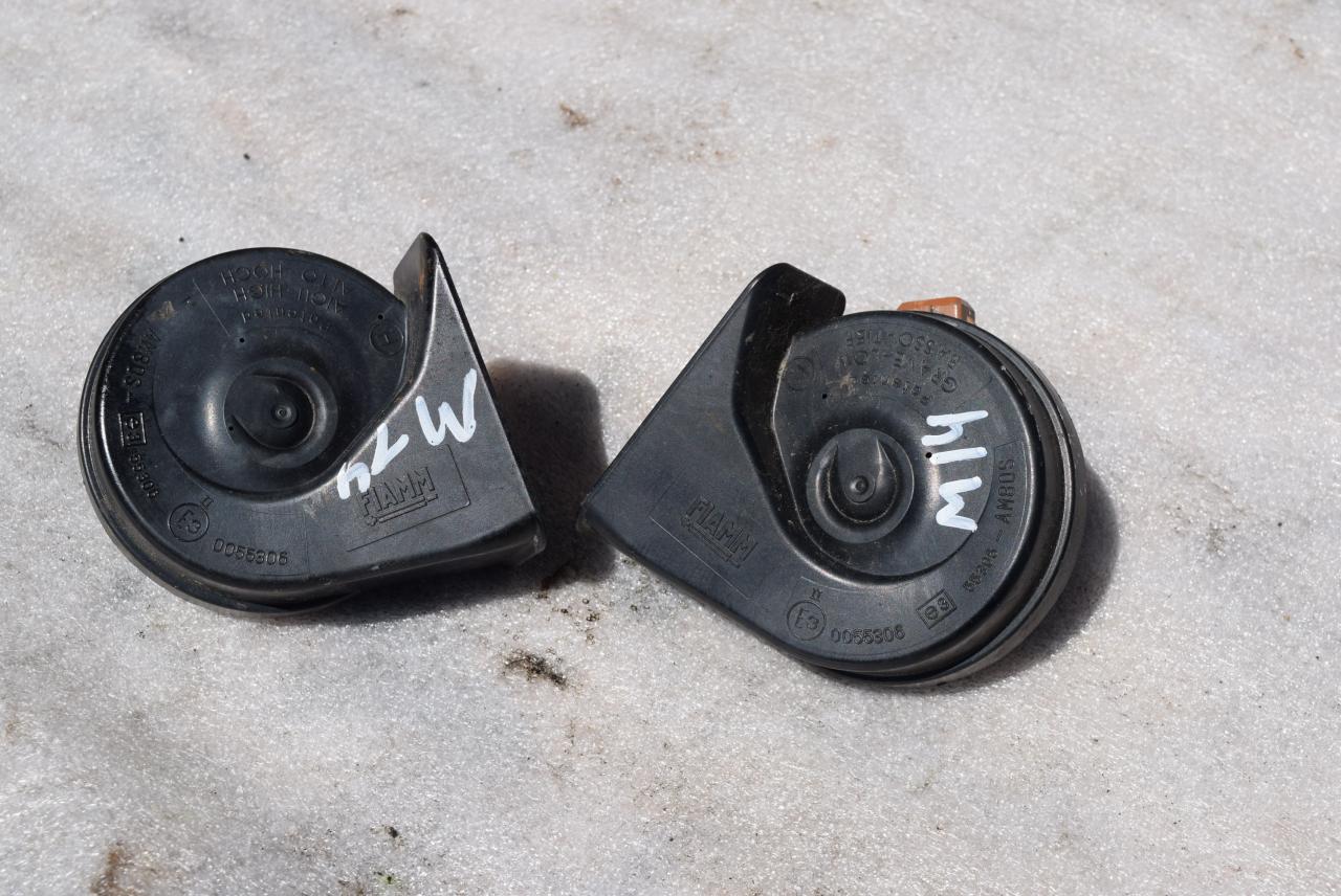 сигнал (клаксон) Volvo V70 2 поколение 2004, 2.4 л., D5, D 5244 T, дизель, АКПП, универсал, передний привод - фото №1