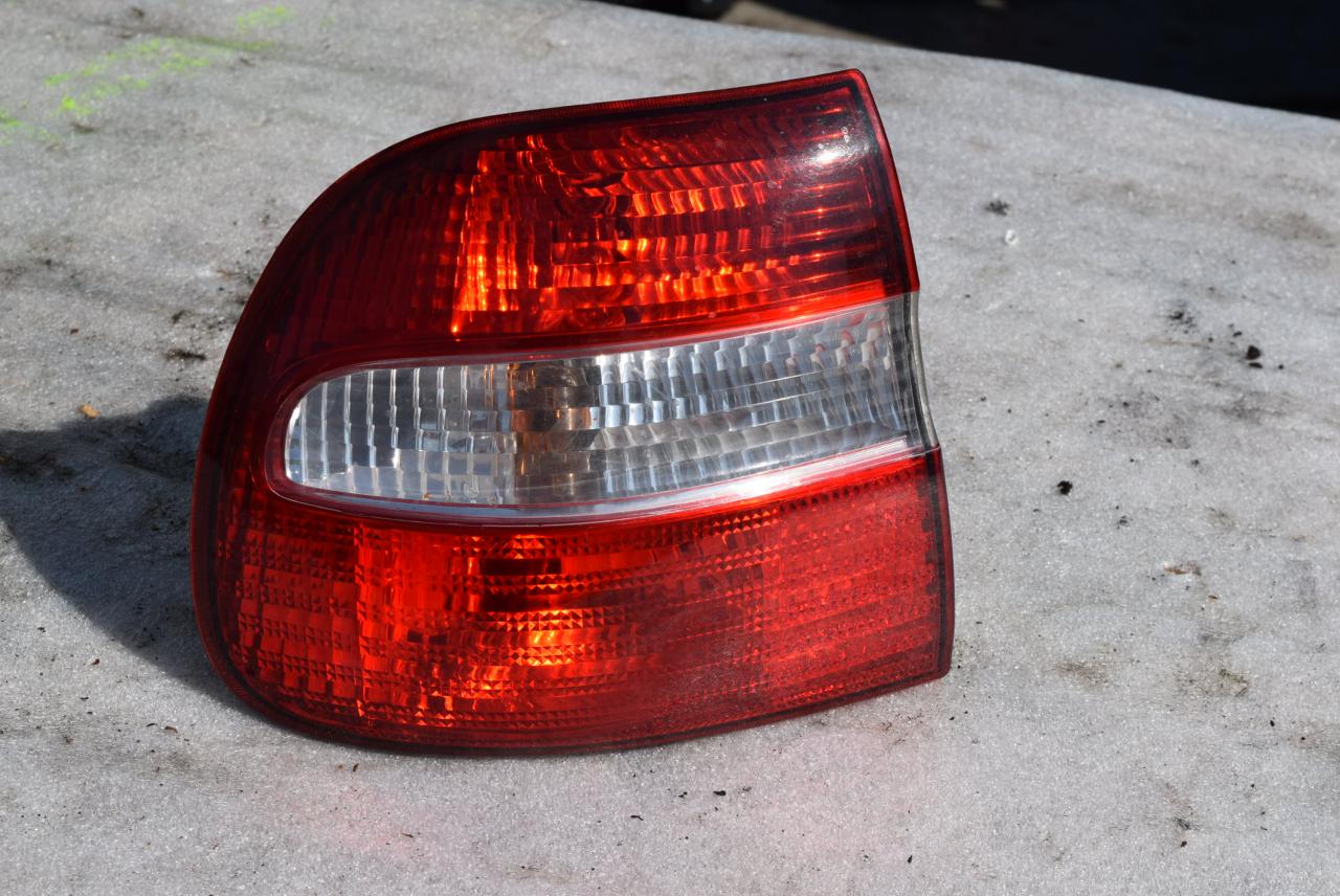 фонарь задний левый Volvo V70 2 поколение 2004, 2.4 л., D5, D 5244 T, дизель, АКПП, универсал, передний привод - фото №1