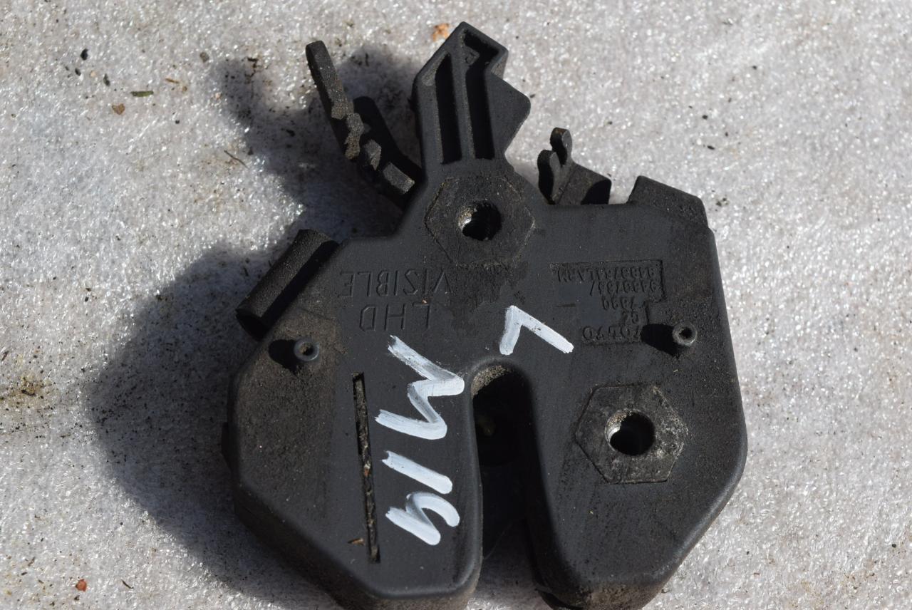 замок капота Volvo V70 2 поколение 2004, 2.4 л., D5, D 5244 T, дизель, АКПП, универсал, передний привод - фото №1