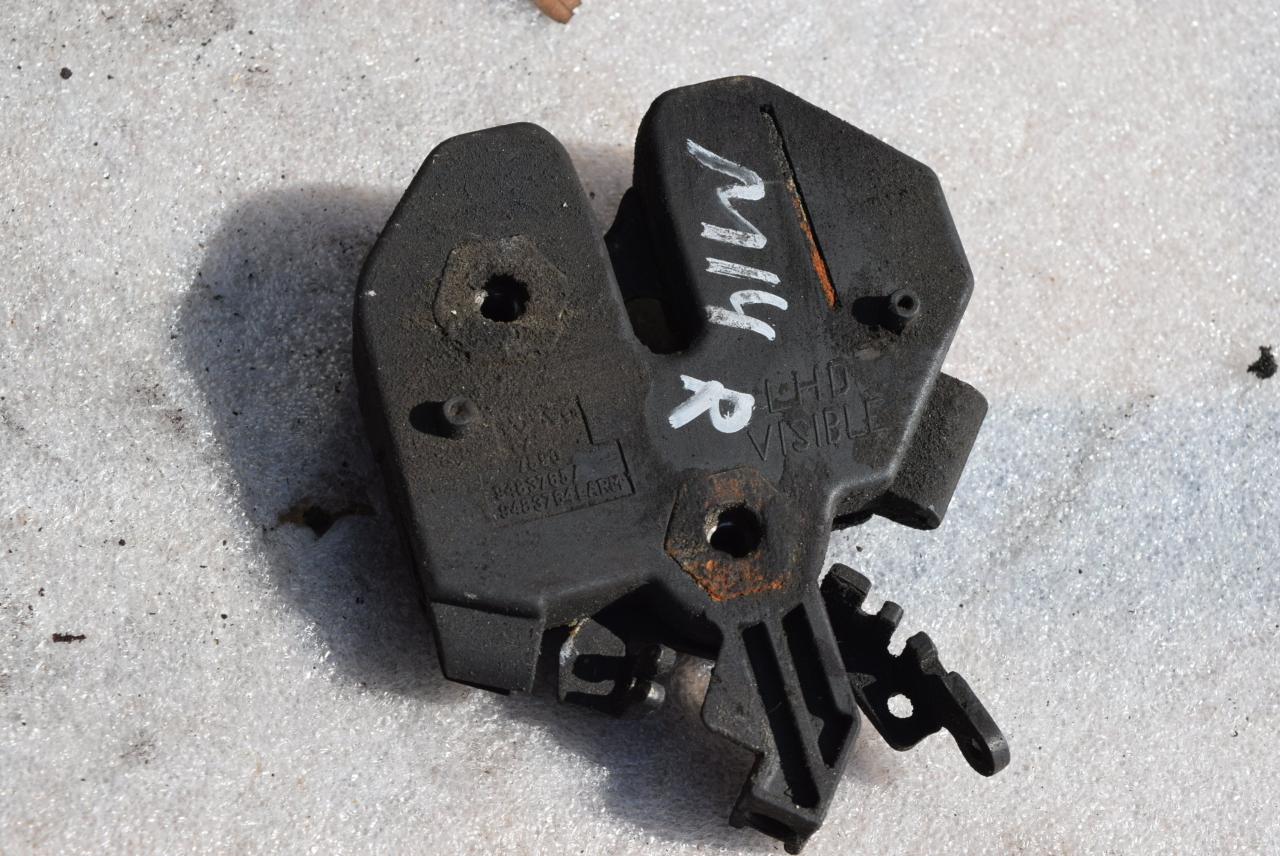 замок капота Volvo V70 2 поколение 2004, 2.4 л., D5, D 5244 T, дизель, АКПП, универсал, передний привод - фото №1