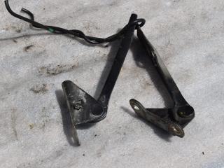 петля капота Volvo V40 1 поколение [2-й рестайлинг] 2004, 2.0 л., Ti, B 4204 T, бензин, МКПП, универсал, передний привод