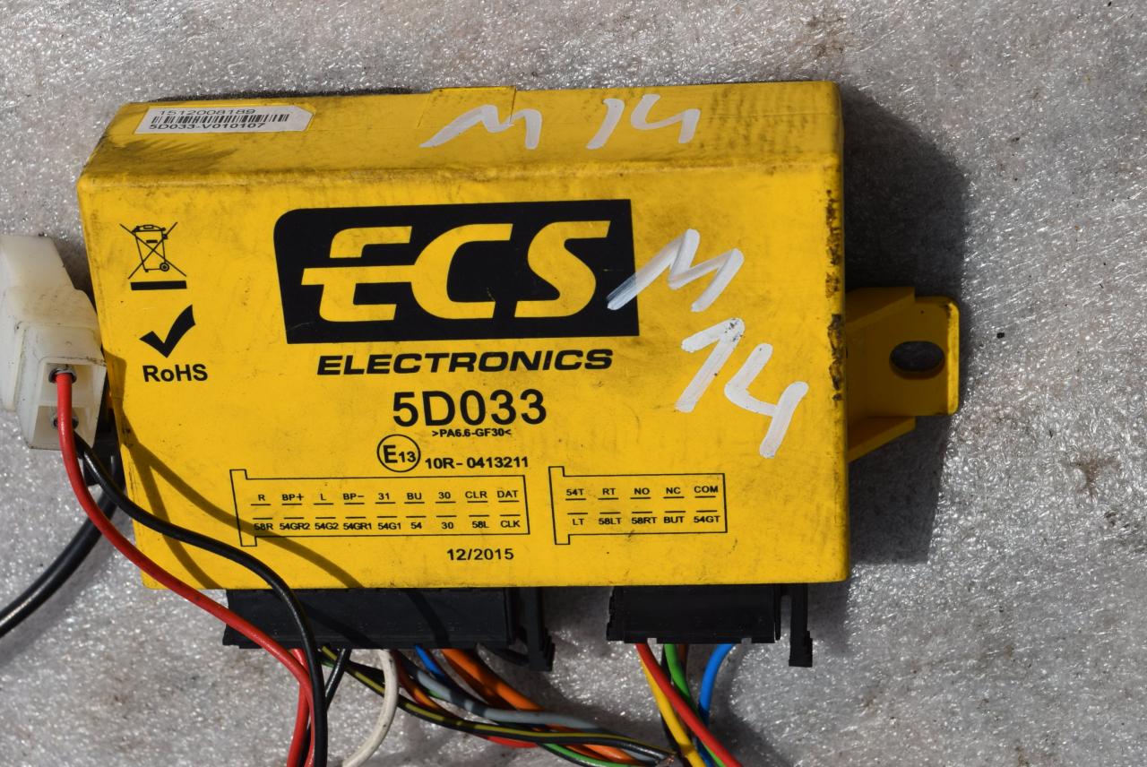 модуль подключения прицепа Volvo V70 2 поколение 2004, 2.4 л., D5, D 5244 T, дизель, АКПП, универсал, передний привод, 5D033V010107 - фото №1