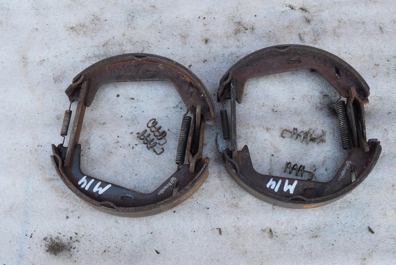 механизм стояночного тормоза (ручника) Volvo V70 2 поколение 2004, 2.4 л., D5, D 5244 T, дизель, АКПП, универсал, передний привод - фото №1