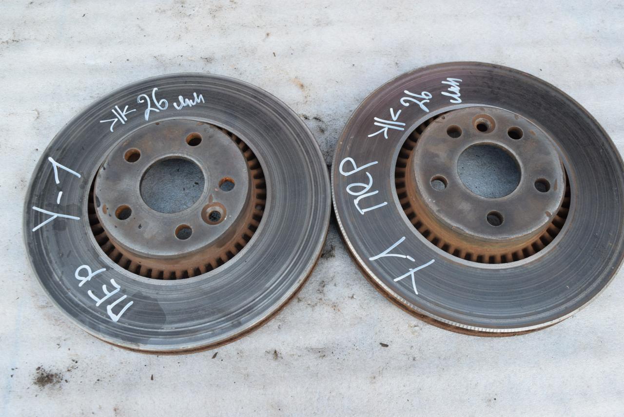 диск тормозной передний Volvo V70 3 поколение 2009, 2.5 л., B 5254 T6, бензин, АКПП, черный, универсал, передний привод, правый руль - фото №1