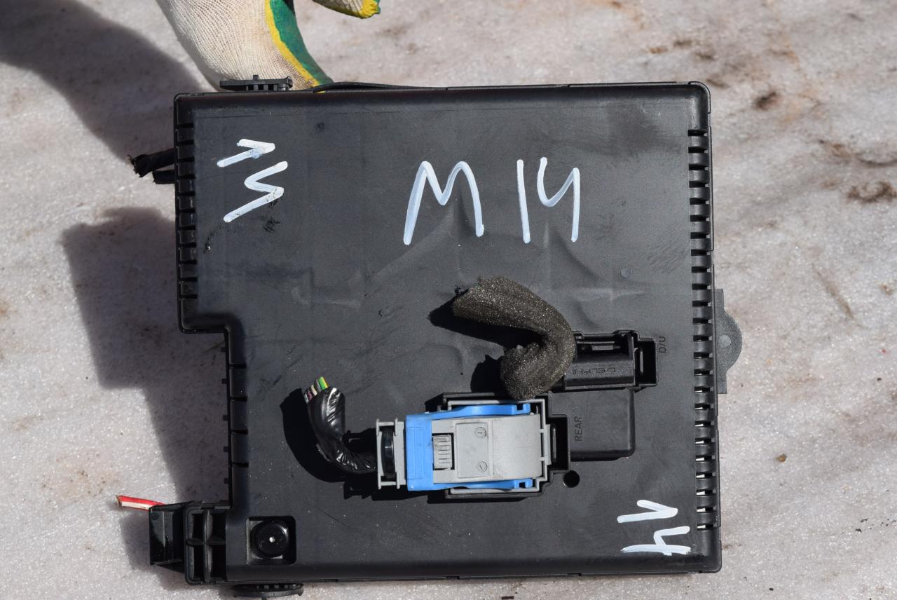 блок предохранителей Volvo V70 2 поколение 2004, 2.4 л., D5, D 5244 T, дизель, АКПП, универсал, передний привод, 8676391, 12217799 - фото №1