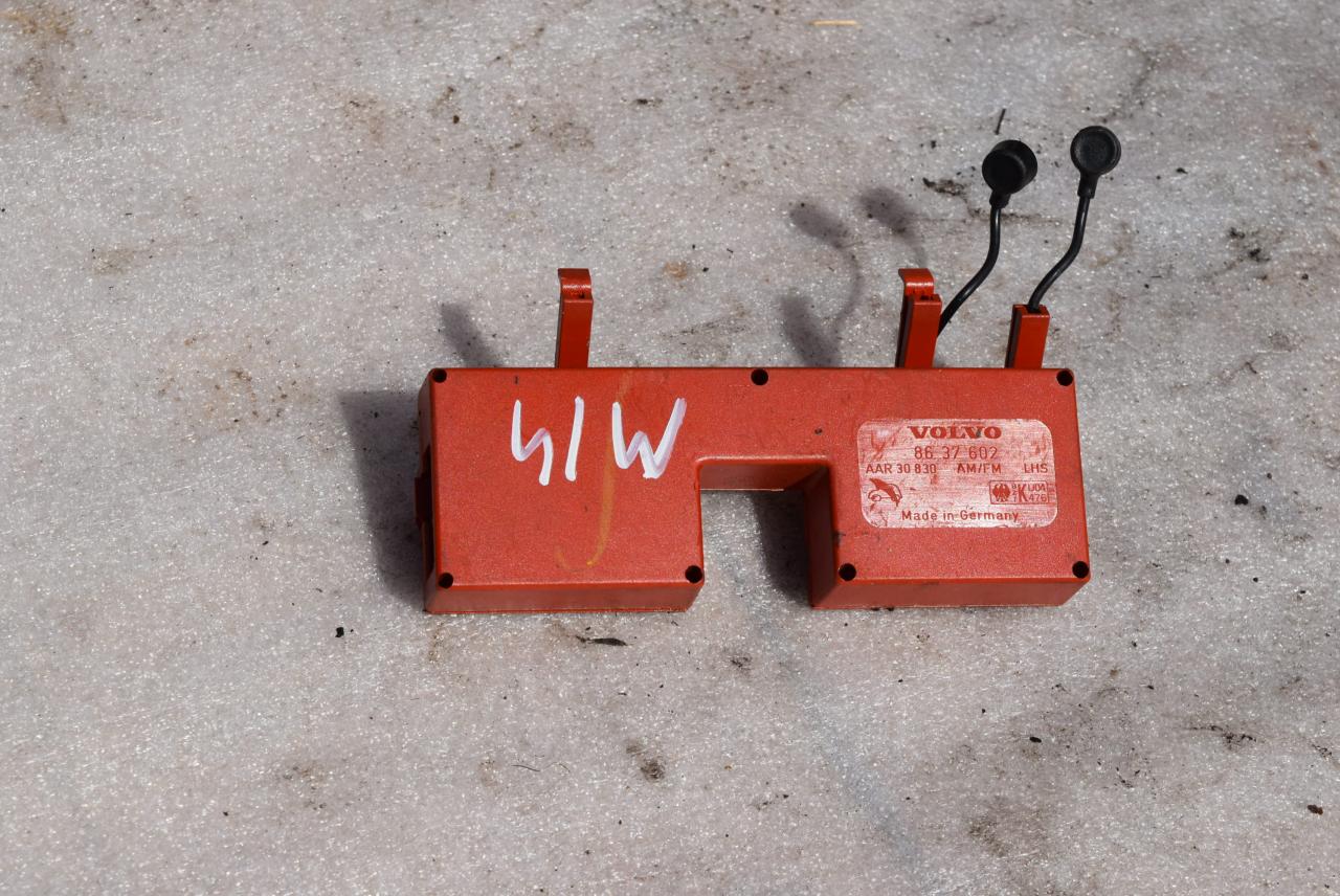 усилитель антенны Volvo V70 2 поколение 2004, 2.4 л., D5, D 5244 T, дизель, АКПП, универсал, передний привод, 8637602 - фото №1