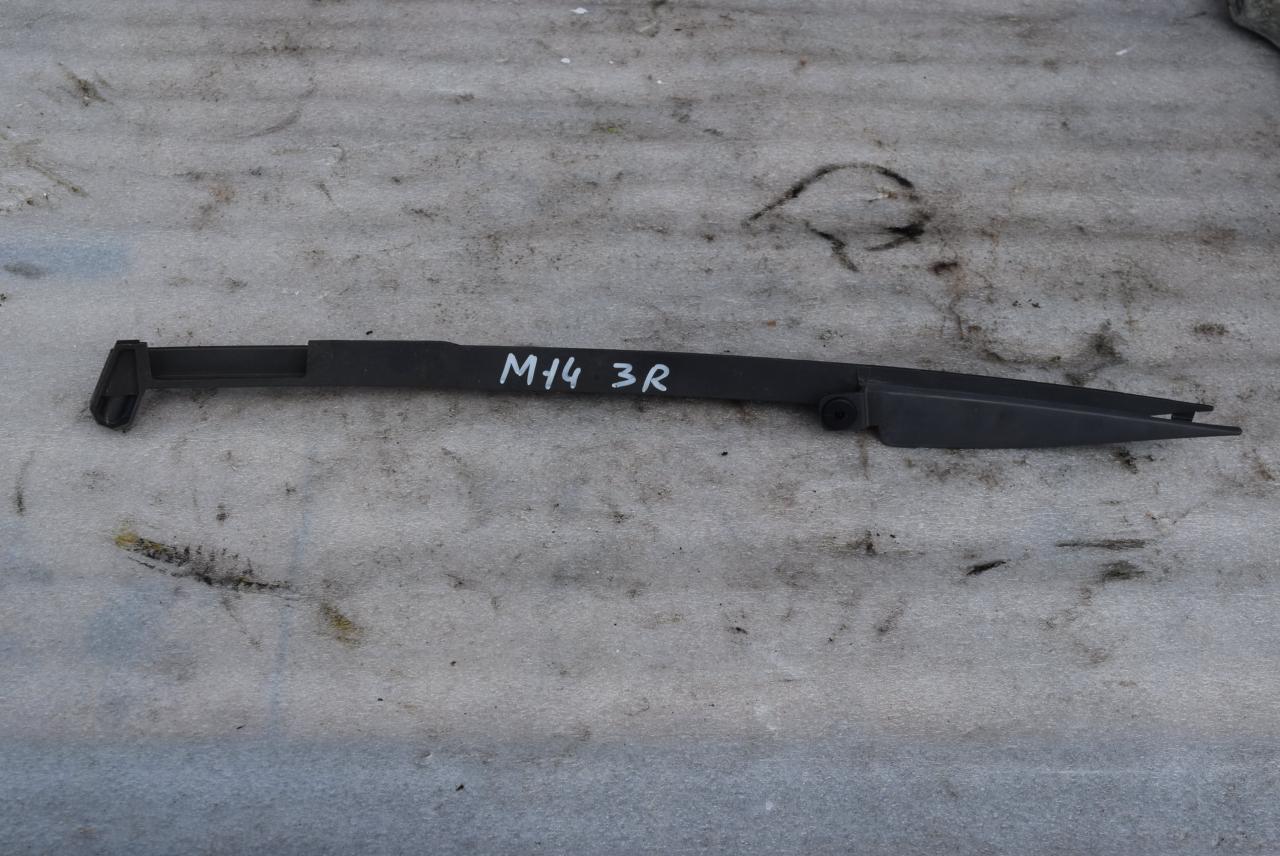 направляющая стекла задней Volvo V70 2 поколение 2004, 2.4 л., D5, D 5244 T, дизель, АКПП, универсал, передний привод, 8650047 - фото №1